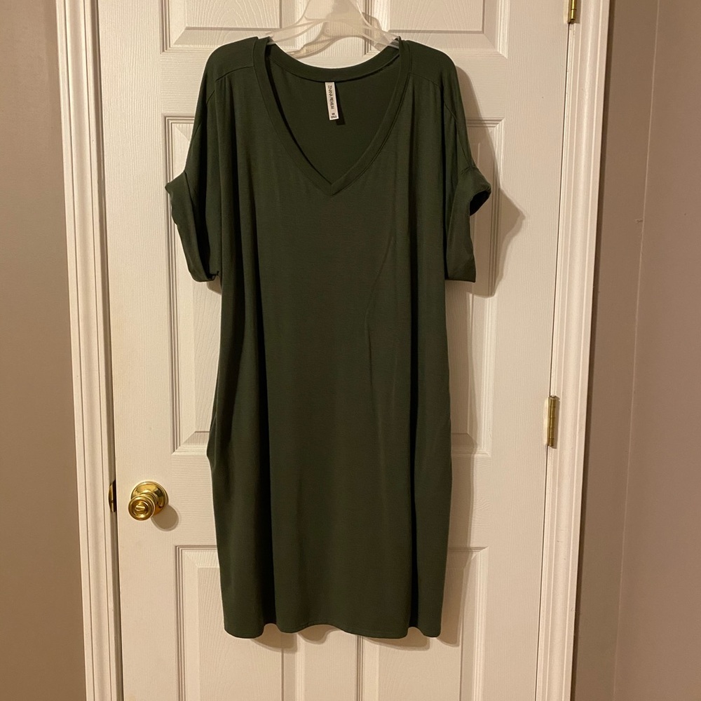 EUC Women’s Army Green/Olive Color Midi Dress with Pockets Size 3X